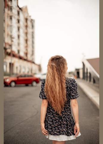 Темно-синее коктейльное легкое женское платье в принт с нежной отделкой клеш V.O.G. с цветочным принтом