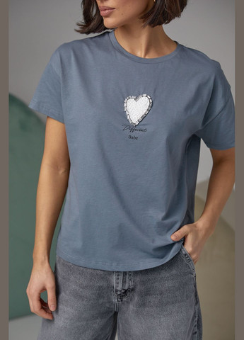 Жіноча футболка прикрашена серцем з бісеру та страз. Lurex - (278075794)