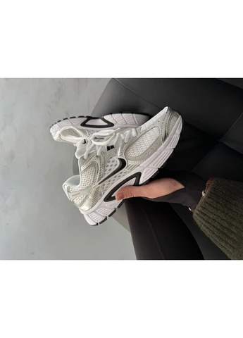 Серебряные демисезонные кроссовки мужские и женские nike zoom vomero 5 rnr white silver black | найк зум вомеро 5 серебряные No Brand