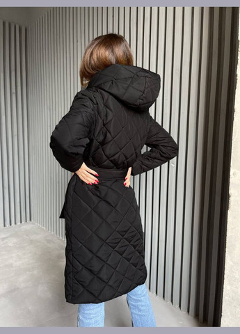 Черное зимнее Стильная удлинённая курточка на заклёпках черного цвета, с поясом в комплекте, из качественной плащёвки, силикон 200 зима No Brand