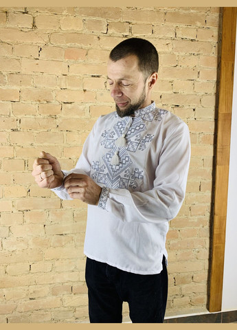 Белая мужская вышиванка дерево жизни серое НоКо свободная, прямой хлопок (303724279)