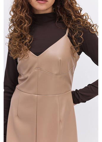 Светло-бежевое короткое кожаное платье на тонких бретелях Arjen