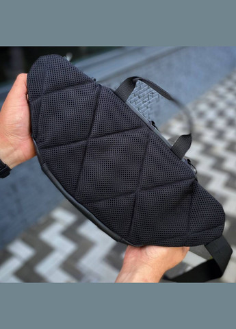 Чоловіча сумка на пояс бананка нагрудна сумка чорна чоловіча через плече TK MK No Brand (304511742)