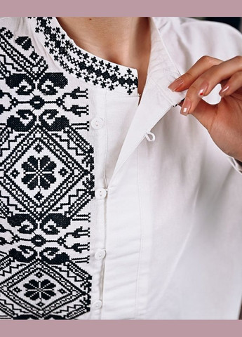 Жіноча вишиванка чорна strips No Brand - (346392805)