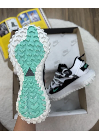 Белые демисезонные кроссовки мужские nike acg mountain fly low white найк асж маунс флай белые No Brand
