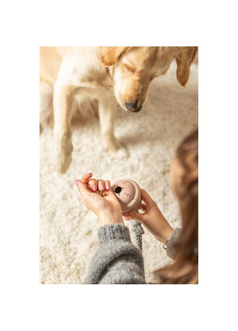 Іграшка для собак Різдвяний дзвіночок на мотузці 36 см для ласощів нат. каучук 12см Trixie (369931427)