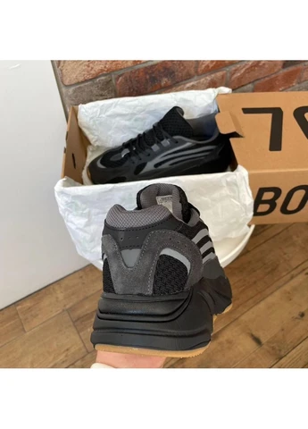 Сірі кросівки чоловічі adidas yeezy boost 700 v2 no logo grey адідас ізі буст сірі демісезон No Brand