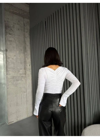 Жіночий сiлуетний лонгслів молочного кольору 36803 Fashion (380285288)