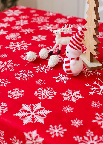 Новорічна скатертина бавовняна "Сніжинки білі (на червоному)" 1.1м х 1.5м (кухонний стіл) Homedec - (366734890)