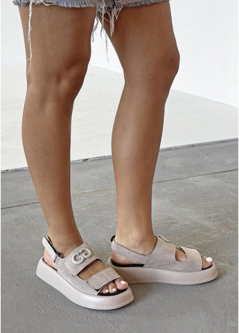 Бежевые замшевые босоножки черного цвета InFashion на липучке