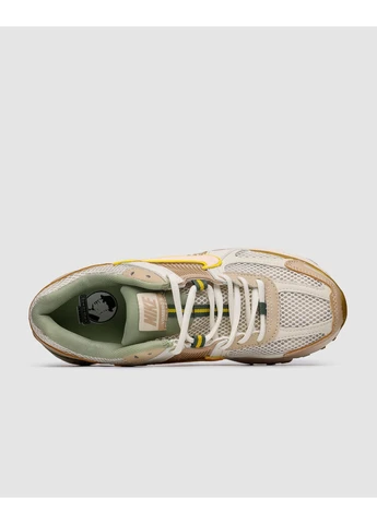 Помаранчеві кросівки чоловічі nike zoom vomero 5 sail laser orange найк зум вомеро 5 помаранчеві демісезон No Brand