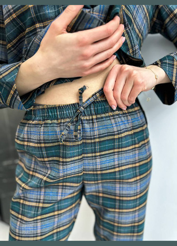 Сіро-зелена красива жіноча піжама сіро-зеленого кольору в клітку No Brand