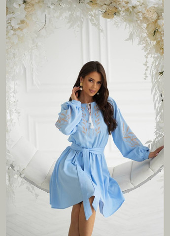 Голубое льняное платье с вышивкой и поясом No Brand