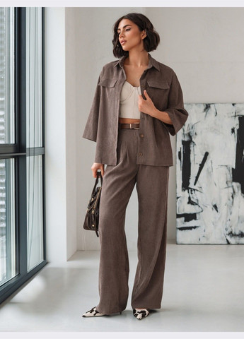 брючный костюм коричневого цвета с рубашкой Dressa (324560200)