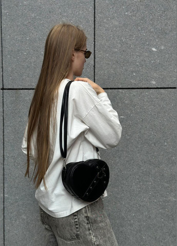 Жіноча чорна сумка крос-боді 8524 Серце No Brand (303323133)