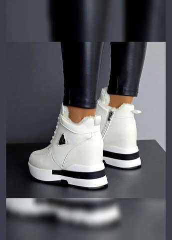 Білі зимові снікерси кросівки жіночі на танкетці спортивні зі шнурівкою на хутрі Viki Снікерси білі зими (303056835)