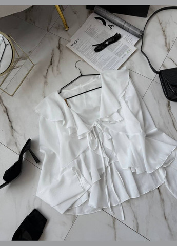 Молочная женская блуза с воланами. Avanti