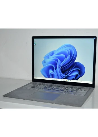 Ультрабук Surface Laptop 1769 / 13.5" (2256x1504) IPS Touch / intel Core i5-7300U (2 (4) ядра по 2.6 - 3.5 GHz) / 8 GB DDR3 / Microsoft (398147371)