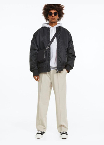 Черная демисезонная куртка бомбер H&M