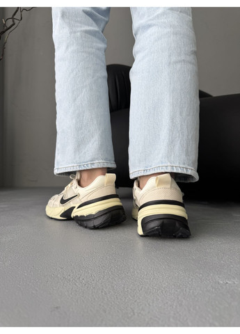 Бежевые демисезонные кроссовки мужские и женские Nike V2K Runtekk Beige Black | Найк В2К Рантекк