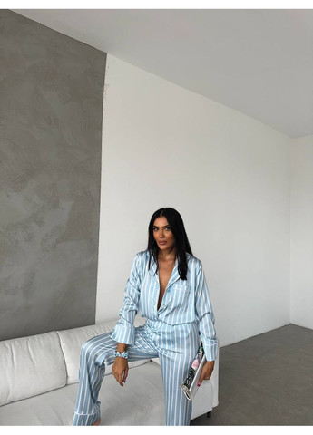 Блакитна всесезон сатиновая пижама в голубую полоску сорочка + брюки No Brand