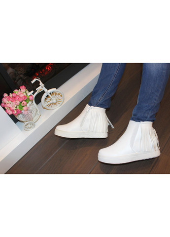 Осенние ботинки женские демисезонные белые челси No Brand с кисточками, без декора из искусственной кожи