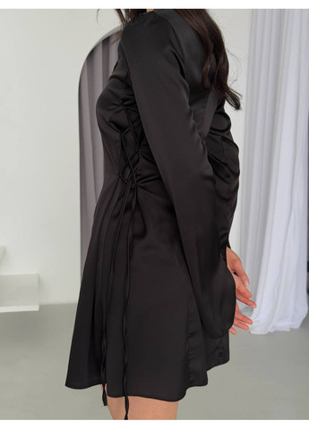 Черное женское шёлковое платье с боковыми затяжками No Brand