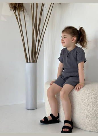 Графитовый летний костюм из муслина с шортами и футболкой с шортами Adelante