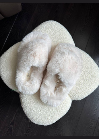 Кремовые тапочки Motivo