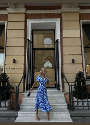 Синее пляжное платье на запах First Woman с цветочным принтом