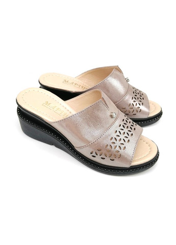 Бежевые кожаные женские шлепанцы на танкетке 6см. Маріні с перфорацией