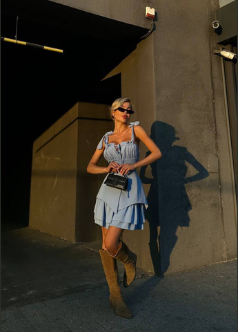 Блакитна кежуал сукня міні з баскою без рукавів з баскою Adelante однотонна