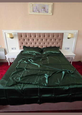 Атласна постільна білизна Євро Смарагдовий 200 x 220 з простирадлом на гумці (141404-02) No Brand (306633993)