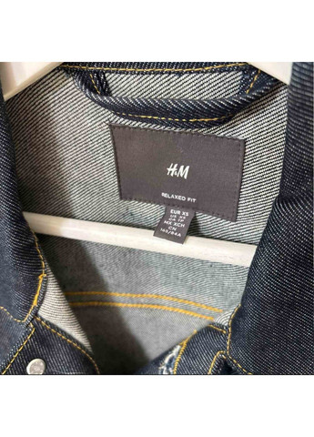 Темно-синяя демисезонная куртка джинсовая H&M