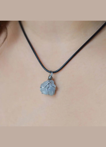 натуральный камень необработанный Аквамарин в оплетке на шнуре 33мм+- L-45-50см (цена за 1шт) No Brand Кулон (324836279)