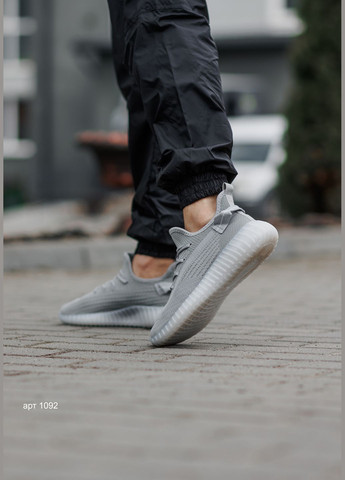 Серые летние кроссовки мужские yeezy 350 v2 grey No Brand