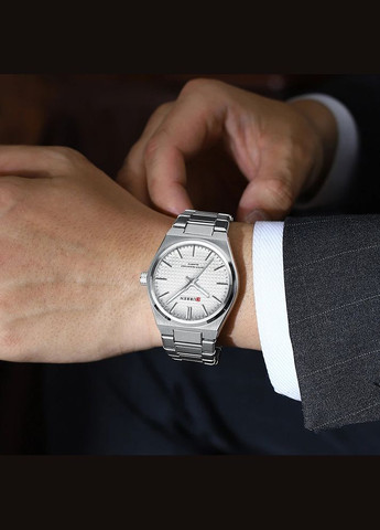 8439 Silver-White Curren (372944737)