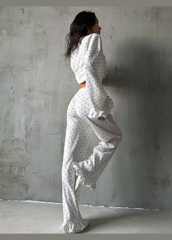 Молочная пижама в рубчик No Brand