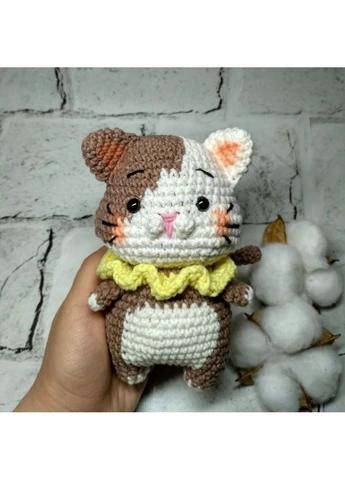 М'яка іграшка ручної роботи в'язана амігурумі Hand Made Котик 14 см No Brand (400790854)