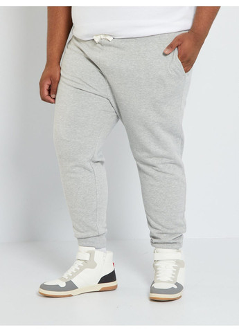 Серые брюки Kiabi