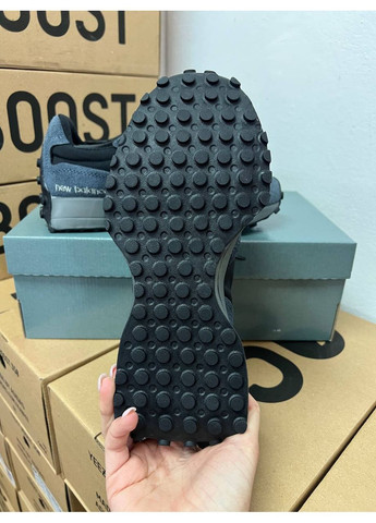 Чорні всесезонні кросівки 327 dark grey New Balance