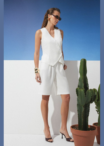 Костюм с жилетом і шортами молочного кольору Seventeen (330644275)