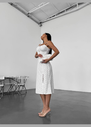 Белое лёгкое нежное летнее платье в цветочек с регулируемой зоной декольте No Brand с цветочным принтом