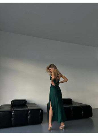 Бутылочное зеленое праздничный женское шелковое платье меди на тонких бретелях No Brand