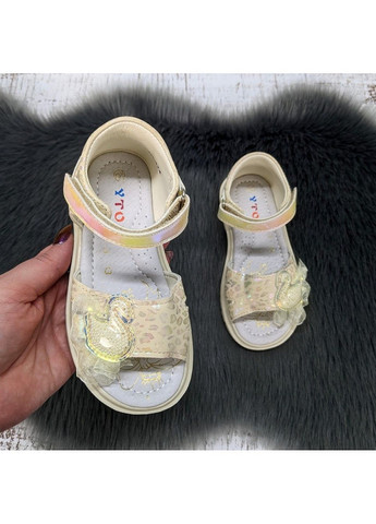 Босоніжки дитячі для дівчинки бежеві із закритою п'ятою Fashion (335206297)