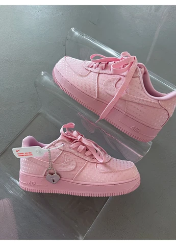 Розовые всесезонные air force 1 low ‘valentines day’ pink foam Vakko