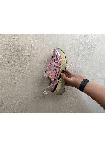 КРОСІВКИ ЖІНОЧІ NIKE V2K RUNTEKK PINK SILVER НАЙК В2К РАНТЕКК No Brand рожеві демісезони (367174626)