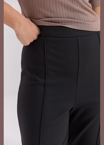 Жіночі трикотажні штани чорні зі стрілками спереду Arjen (324392972)