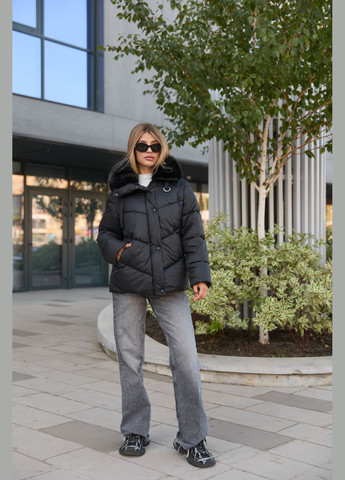 Чорна зимня куртка MN