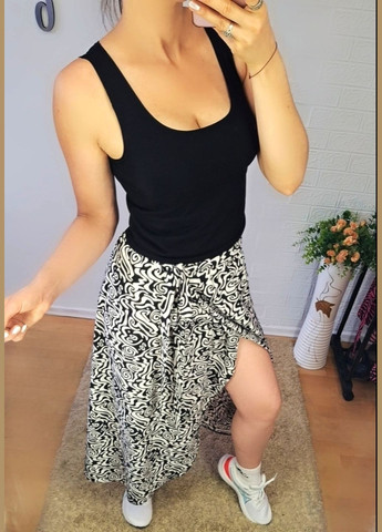 Костюм жіночий 2-ка, топ з вирізом і спідниця на запах, з поясом в комплекті No Brand (341537923)